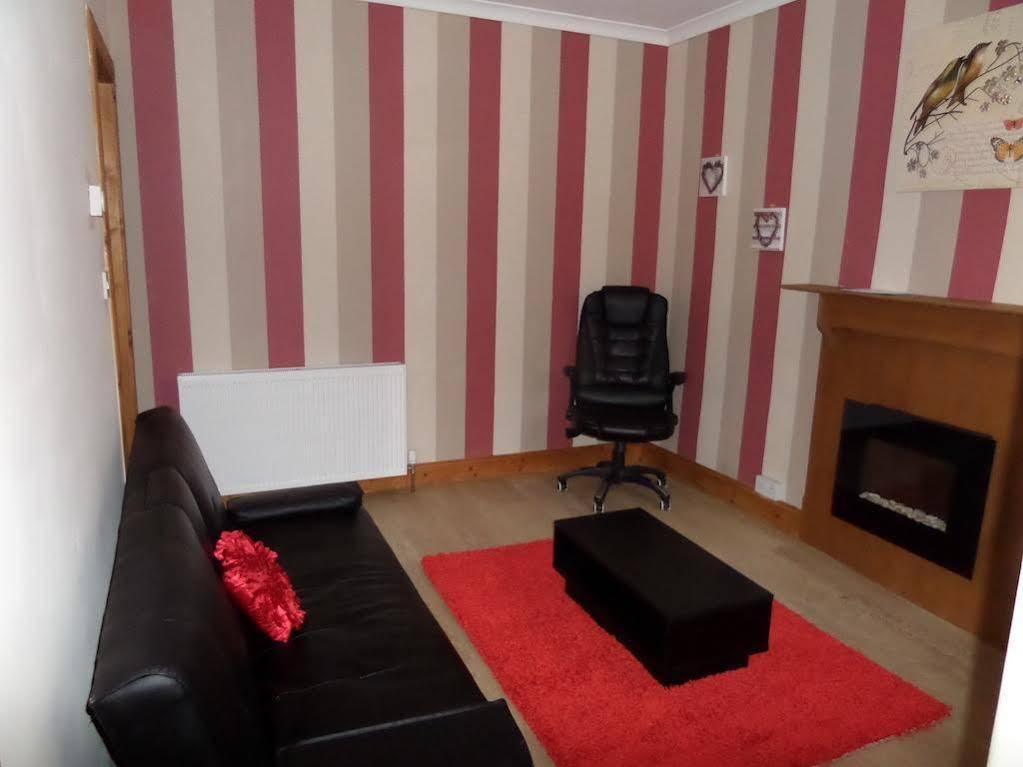 אינברנס Jane'S Cottage Free Parking מראה חיצוני תמונה